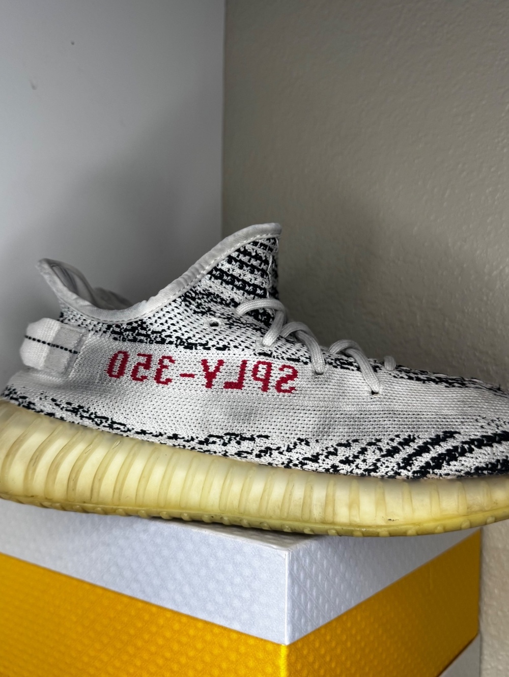 adidas Yeezy Boost 350 V2 Zebra CP9654 Men’s 8.5 Black White